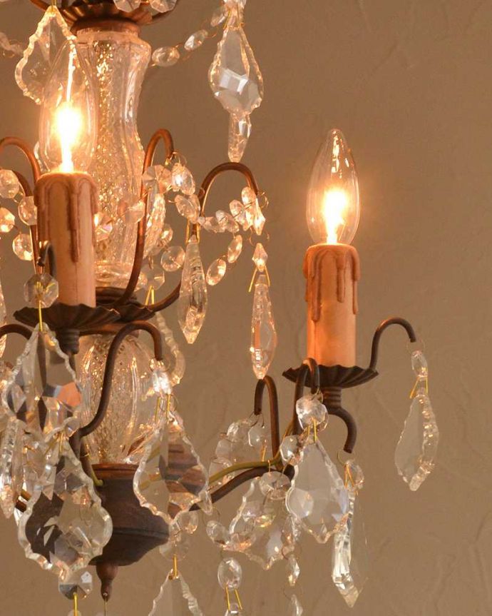 ガラスパーツがキラキラ輝くアンティーク シャンデリア(3灯)（E17