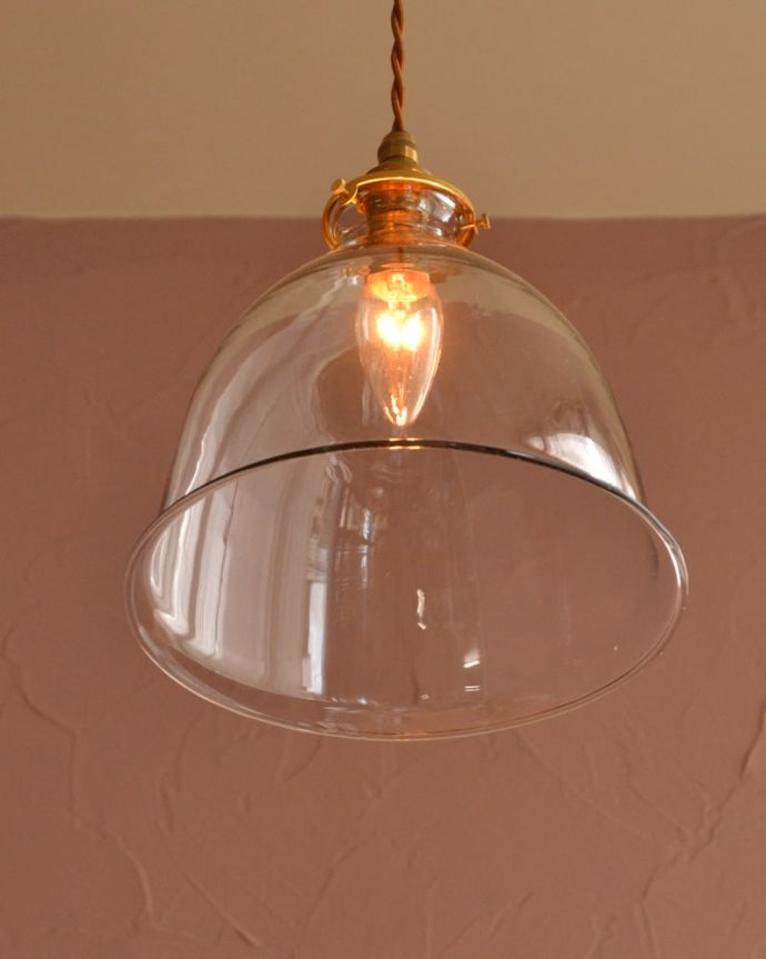 ベルのようなフォルムのガラスのペンダントライト(コード