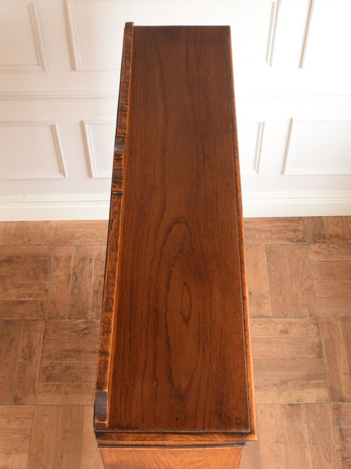 イギリスのアンティークキャビネットの本棚、ステンドグラス入り扉の