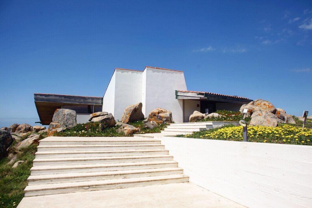 アルヴァロ・シザが初期に手掛けた大西洋を望むポルトガルのレストラン