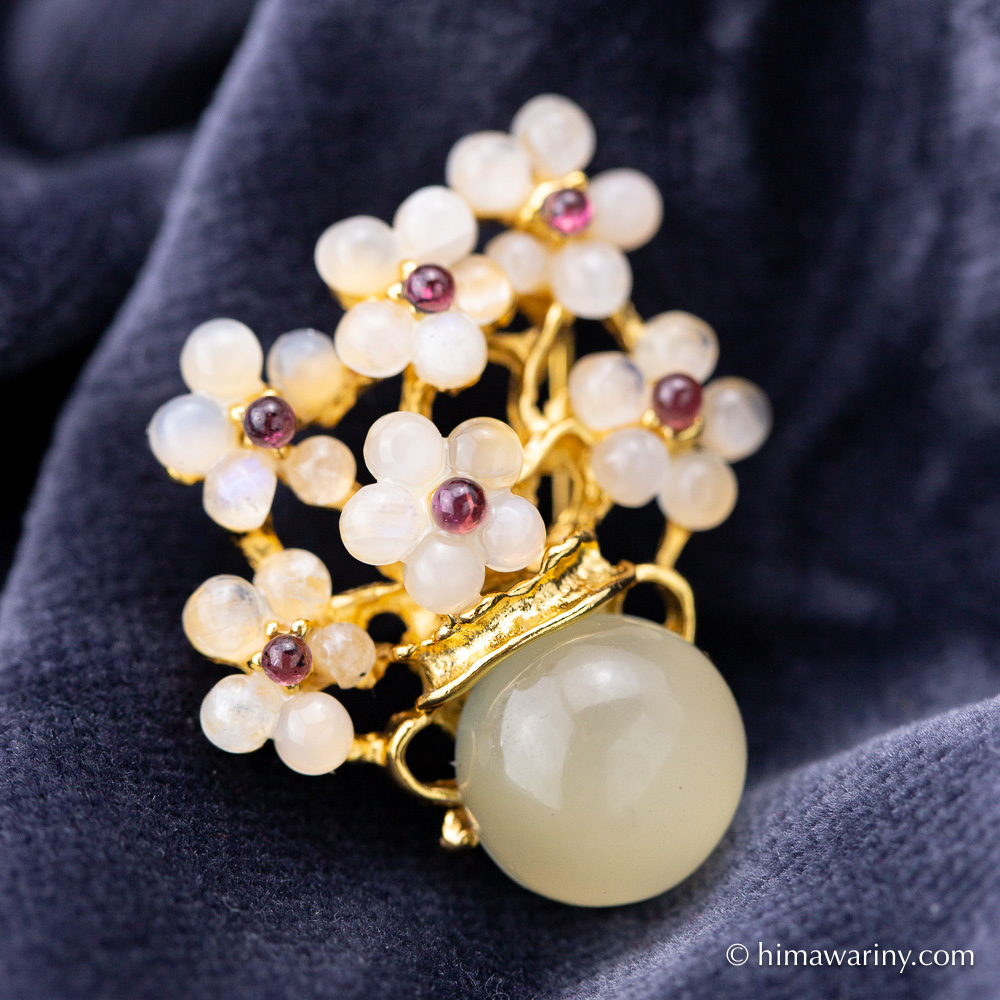 Swoboda スワボダ-天然石-ムーンストーンとガーネットの花束