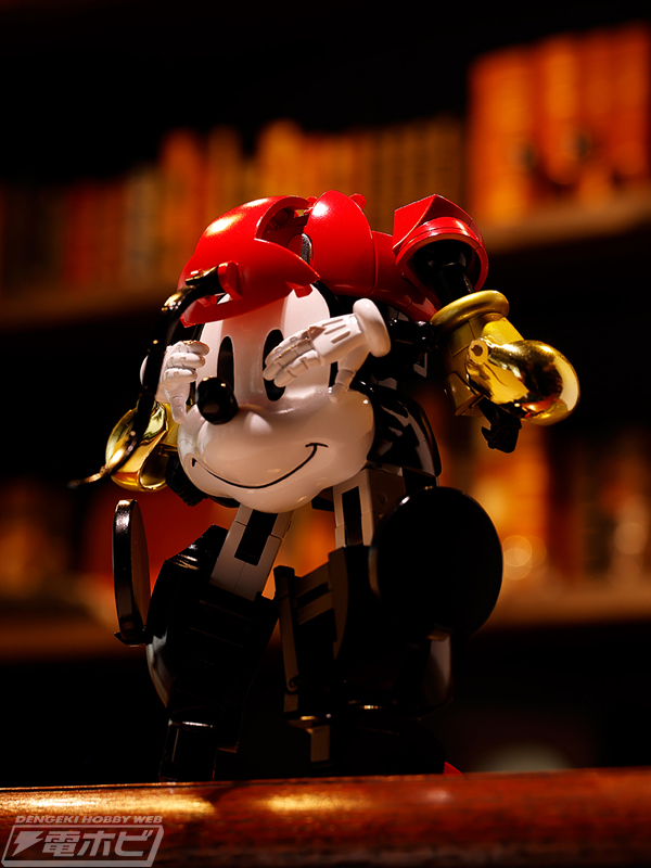ディズニー」ミッキーマウスが超変形してリアルロボットに！大河原邦男