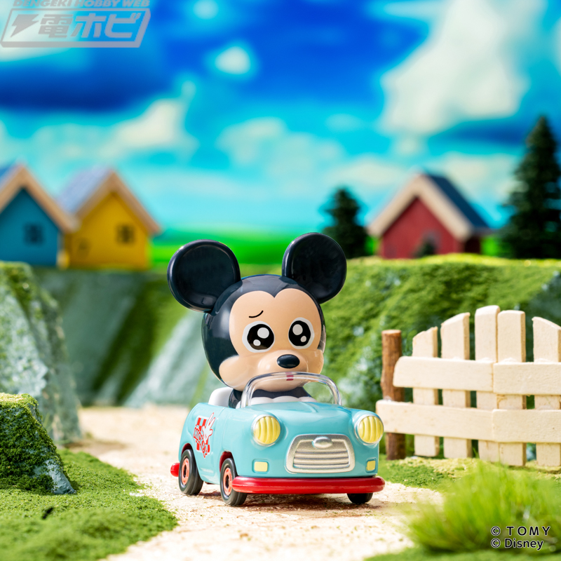 しょんぼりフェイスのディズニーキャラクターたちが乗車したミニカー