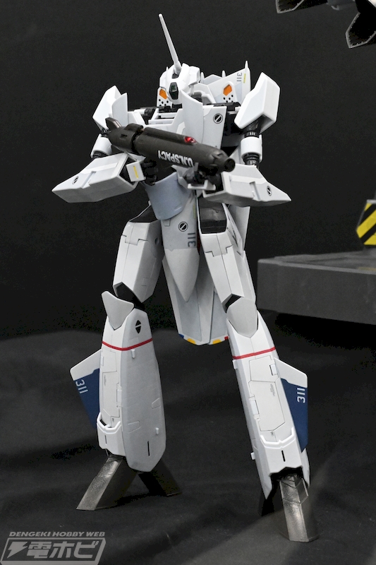 マクロスゼロ』完全変形「VF-0A フェニックス 工藤シン搭乗機」、『超