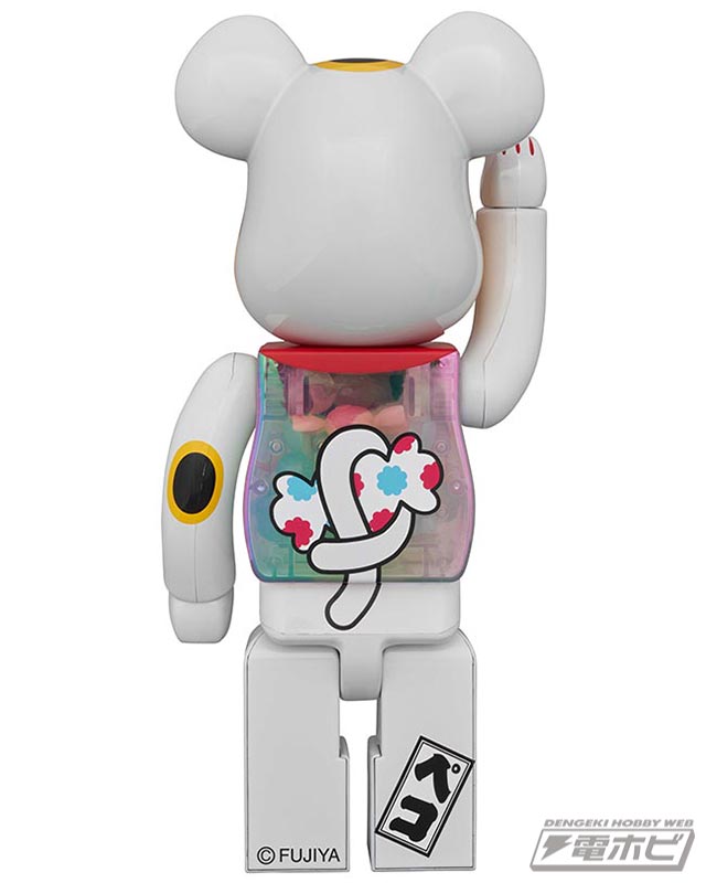 お腹に収納された蓄光素材のミルキーが光る！招き猫ペコちゃんのBE