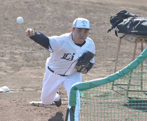 第78回センバツ高校野球大会の記念ボールとスタンド（駒大苫小牧） 第