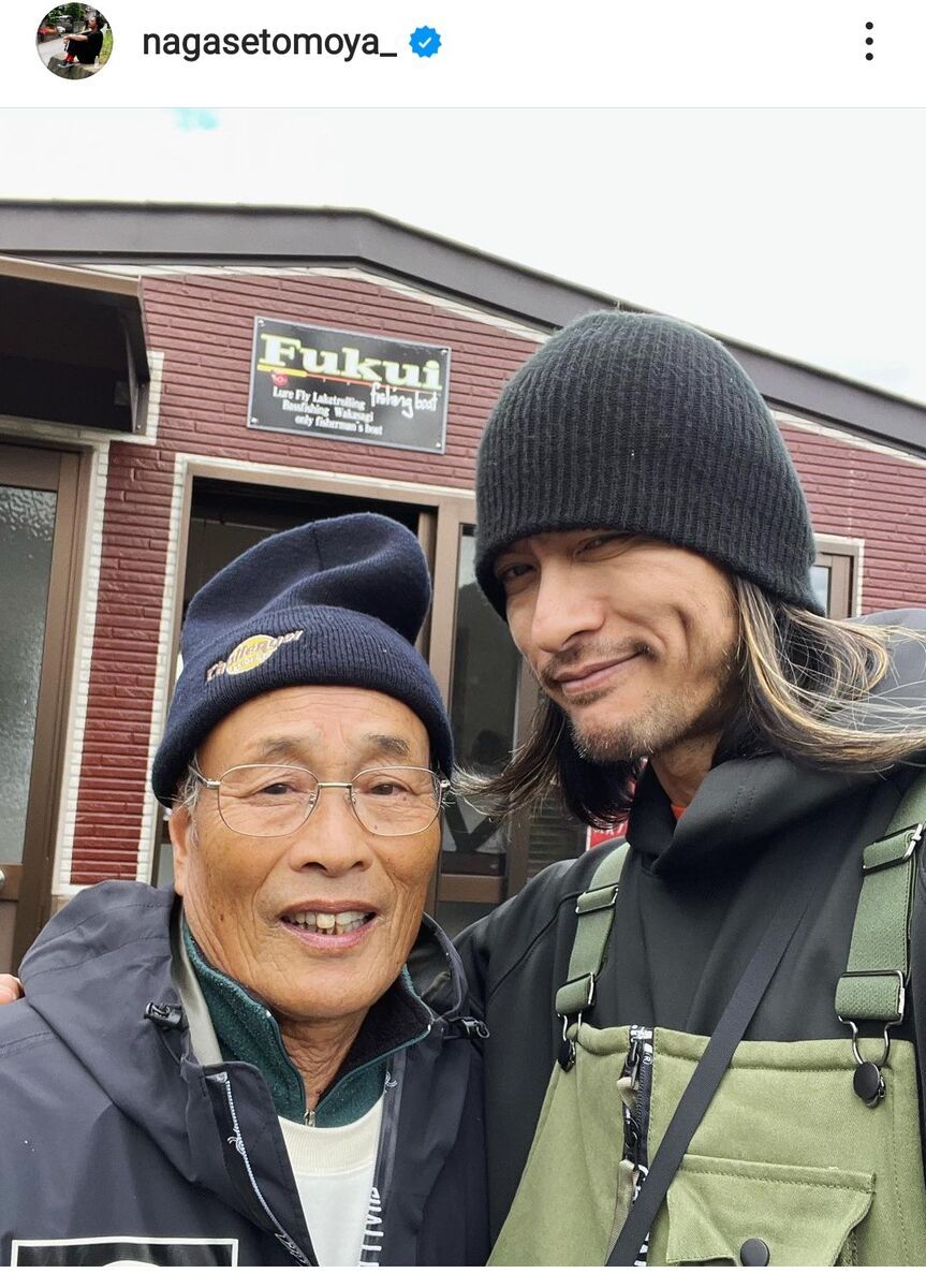 長瀬智也、ロン毛の44歳最新ショット公開…「かっこよ過ぎ」と話題で