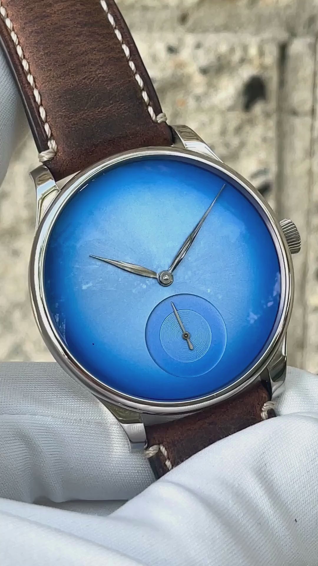 H.Moser & Cie. Venturer Small Seconds XL 