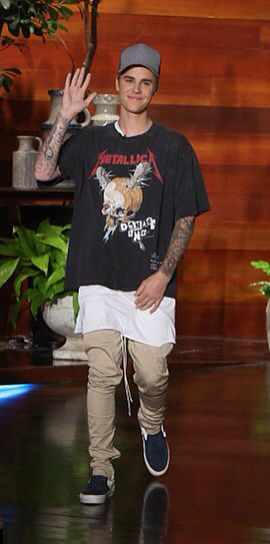 Justin Bieber wearing vintage 80s Metallica Damage inc t-shirt