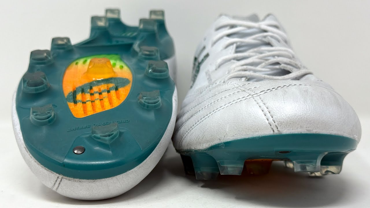 The BEST football boots YOU CAN'T BUY? - Asics DS Light X Fly Pro