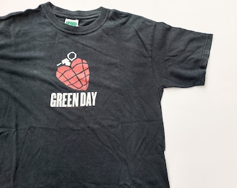 Vintage 2004 Green Day American Idiot Heart Grenade Logo Band T