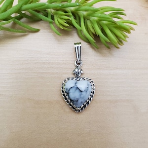 SoCute925 ホワイト バッファロー ターコイズ ペンダント | 洋ナシ型