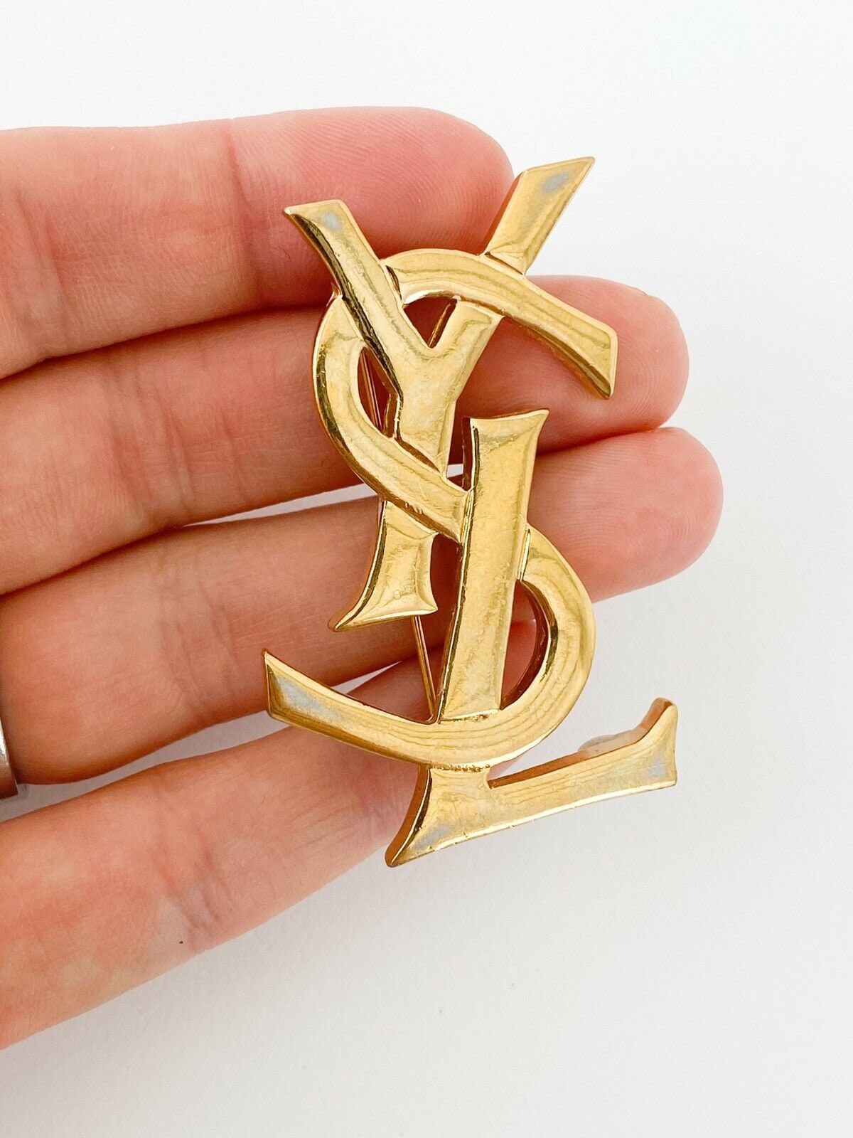 ヴィンテージ YSL イヴ・サンローラン ロゴ ブローチピン - ゴールド