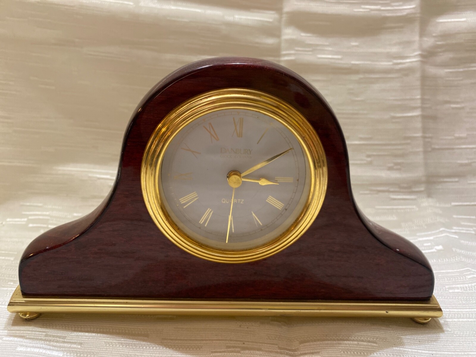 Danbury Clock company Cherry Wood Desk Mantle Quartz clock German