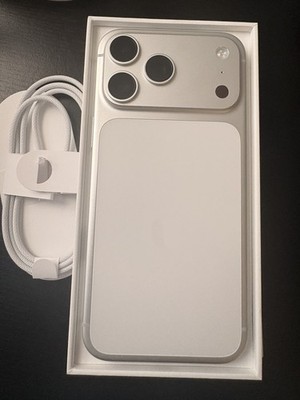 Apple iPhone 17 Pro Max UNLOCKED 256GB Silver ✓ SHIPS TODAY