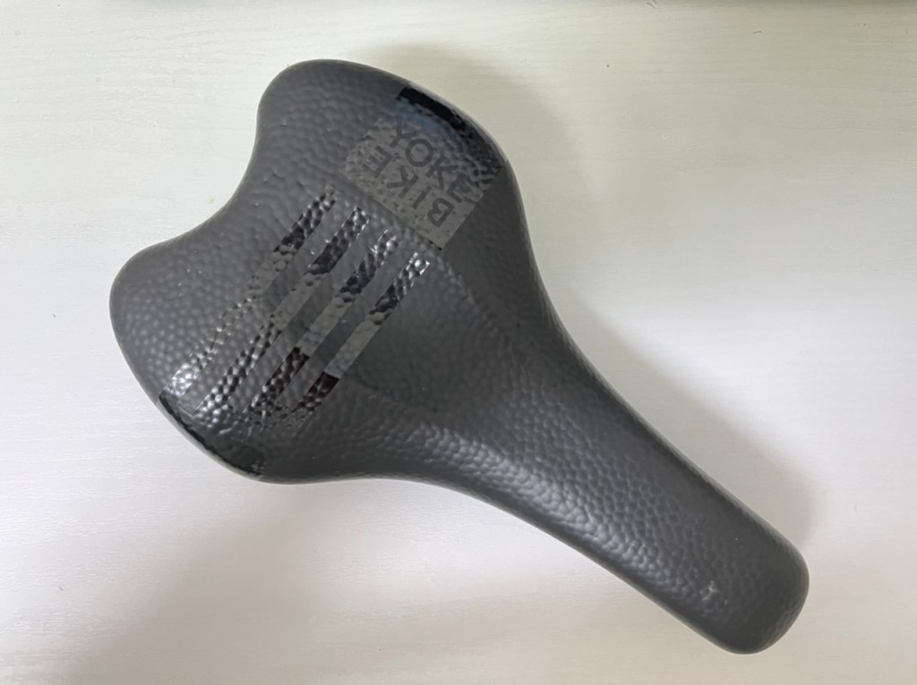 グラベルライドを快適に！サスペンションサドル『Bikeyoke：SAGMA