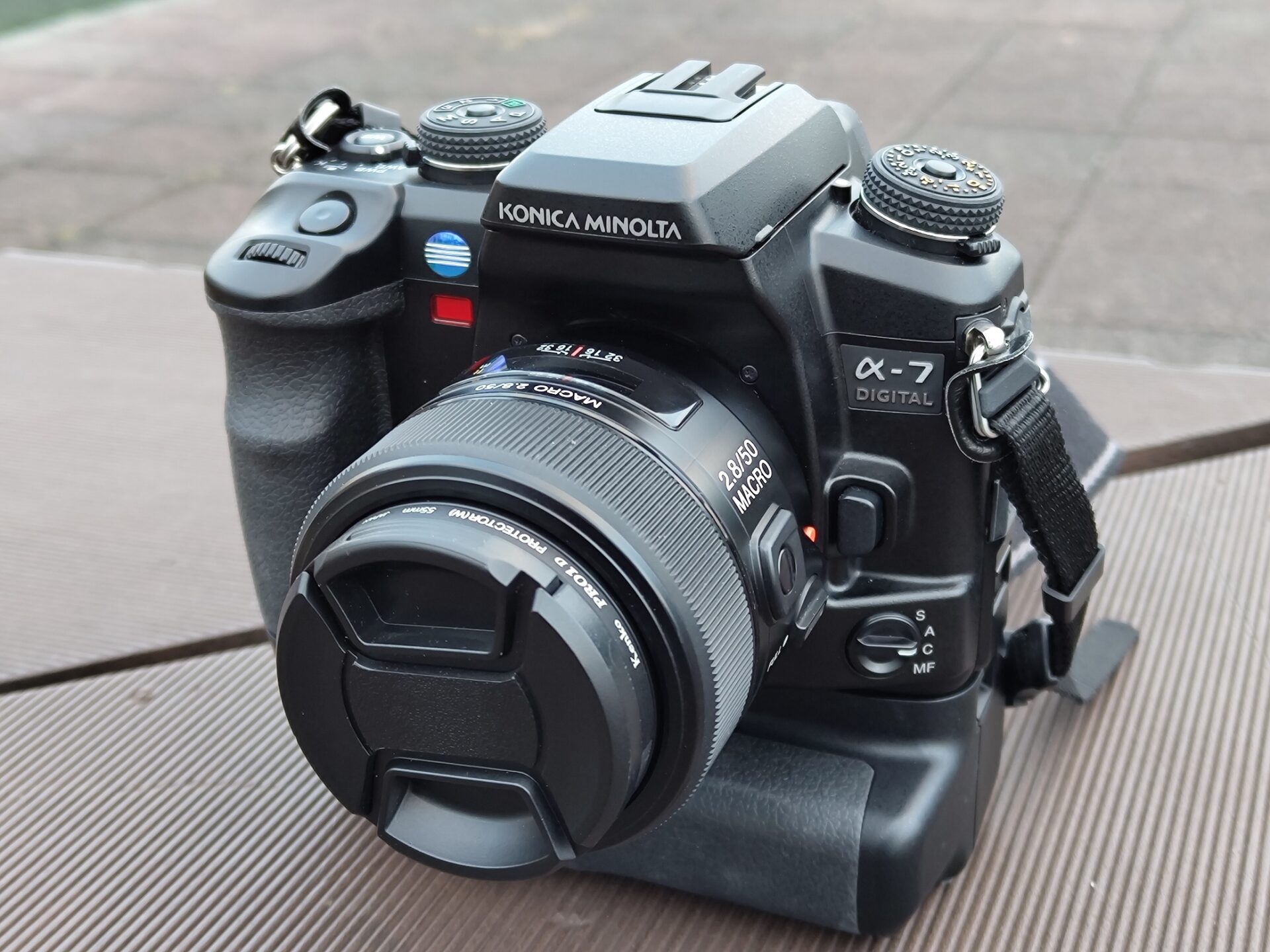 レビュー】α-7 DIGITAL、「α」で初めてのデジタル一眼レフカメラ