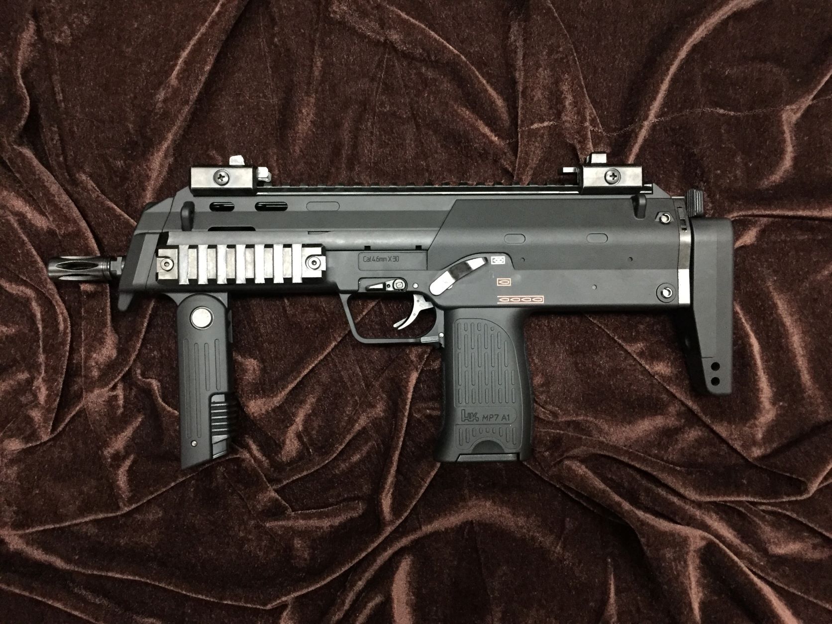 東京マルイ MP7A1 電動コンパクトマシンガンのカスタムをさせて頂き