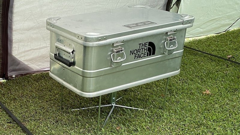 wanderoutのUNIVERSAL STANDはコンパクトでアルミコンテナ等におすすめ！