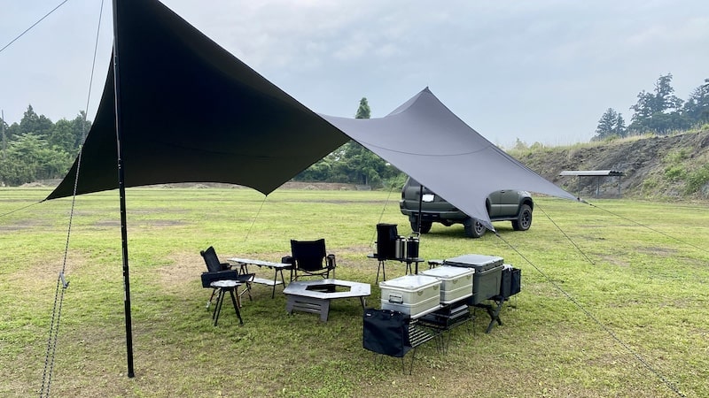 焚き火OKな遮光・撥水性抜群のタープMac oneをレビュー！収納方法や