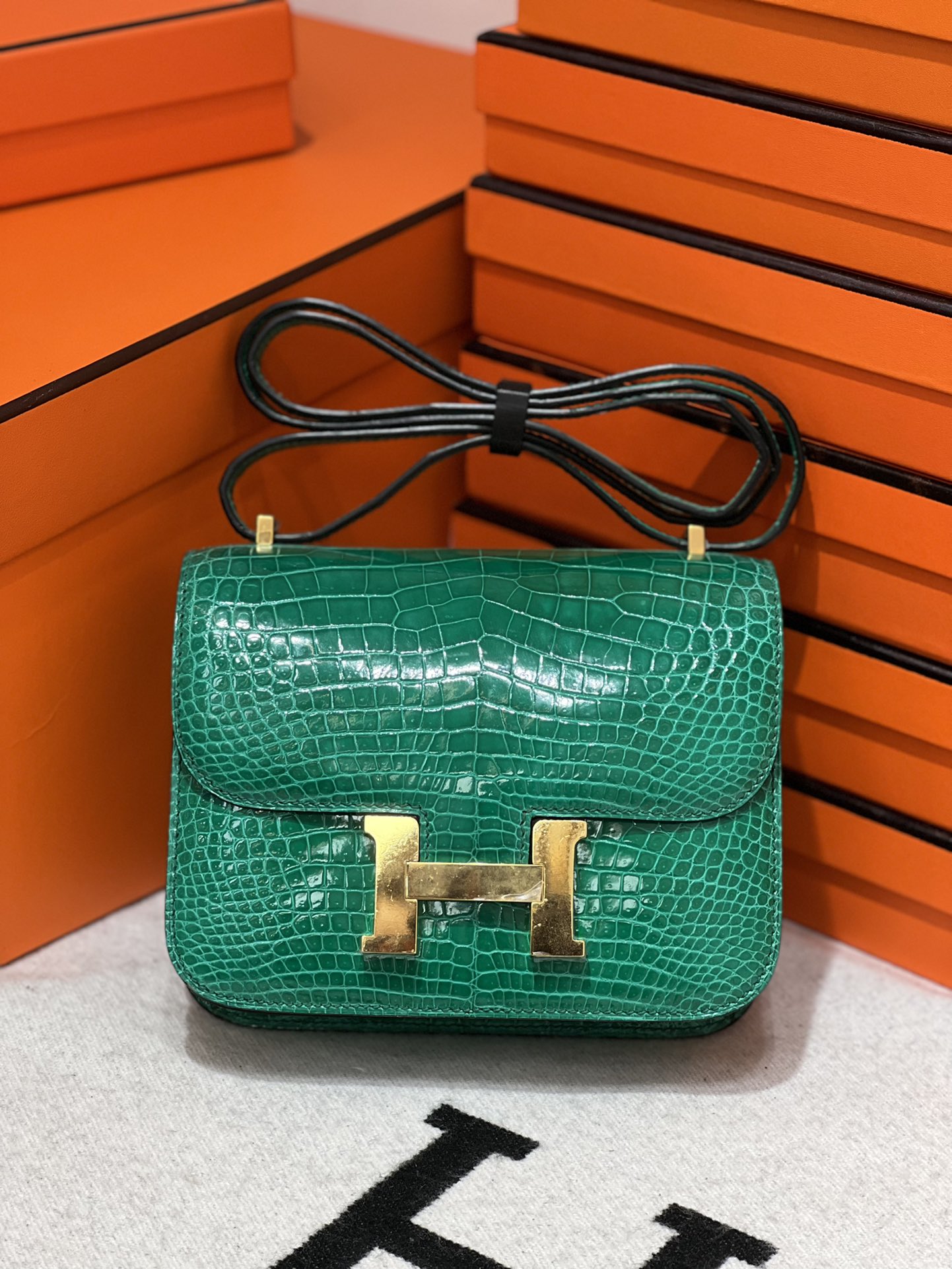 エルメス定価 HERMES コンスタンスミニ ヴェールエメラルド