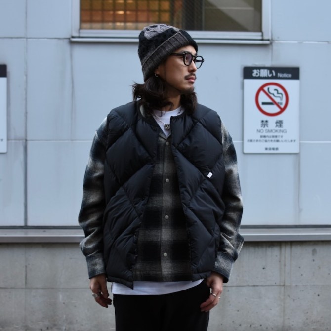 シティからアウトドアまで。万能ダウンベストで冬支度を！【 CMF(comfy