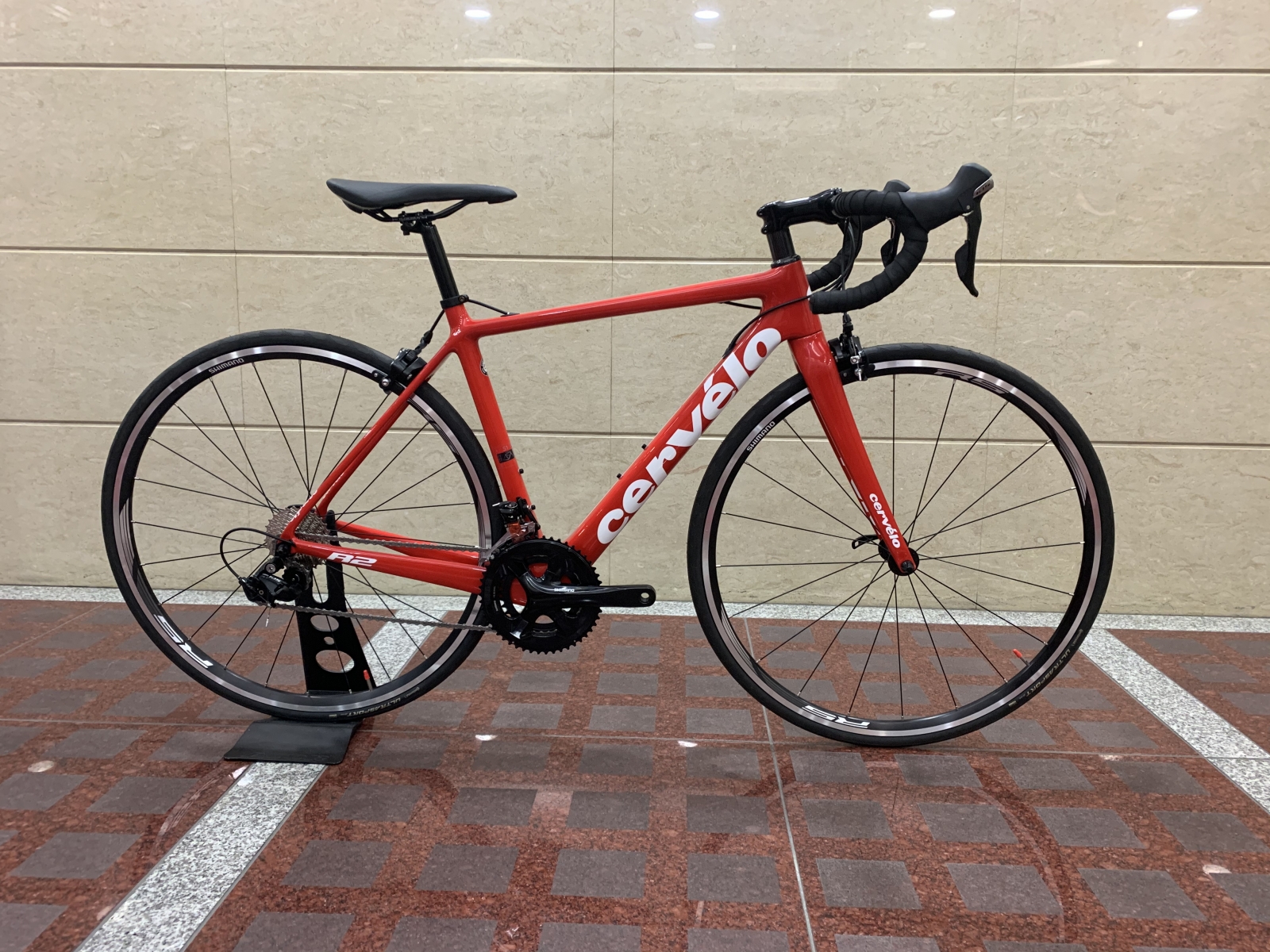 美品 Cervelo サーヴェロ R2 105 大阪 2018年 フルカーボン 美品