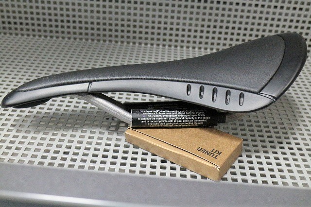 アウトレット】ハンモック構造で快適な座り心地！フィジーク「KURVE