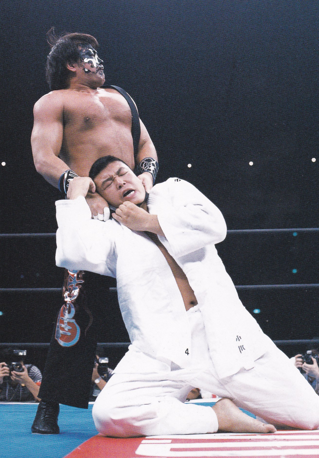 アントニオ猪木、グレートムタ3体、蝶野、佐々木、橋本、長州、天山 計