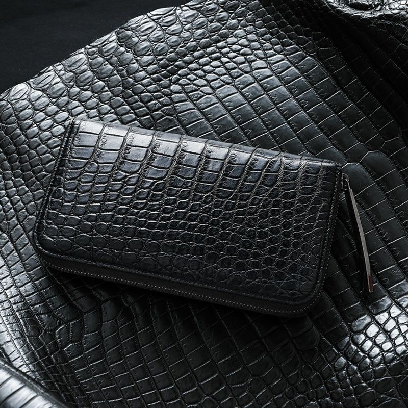 池田工芸】マットクロコの素材の“味”を堪能する「黒」。Crocodile Long