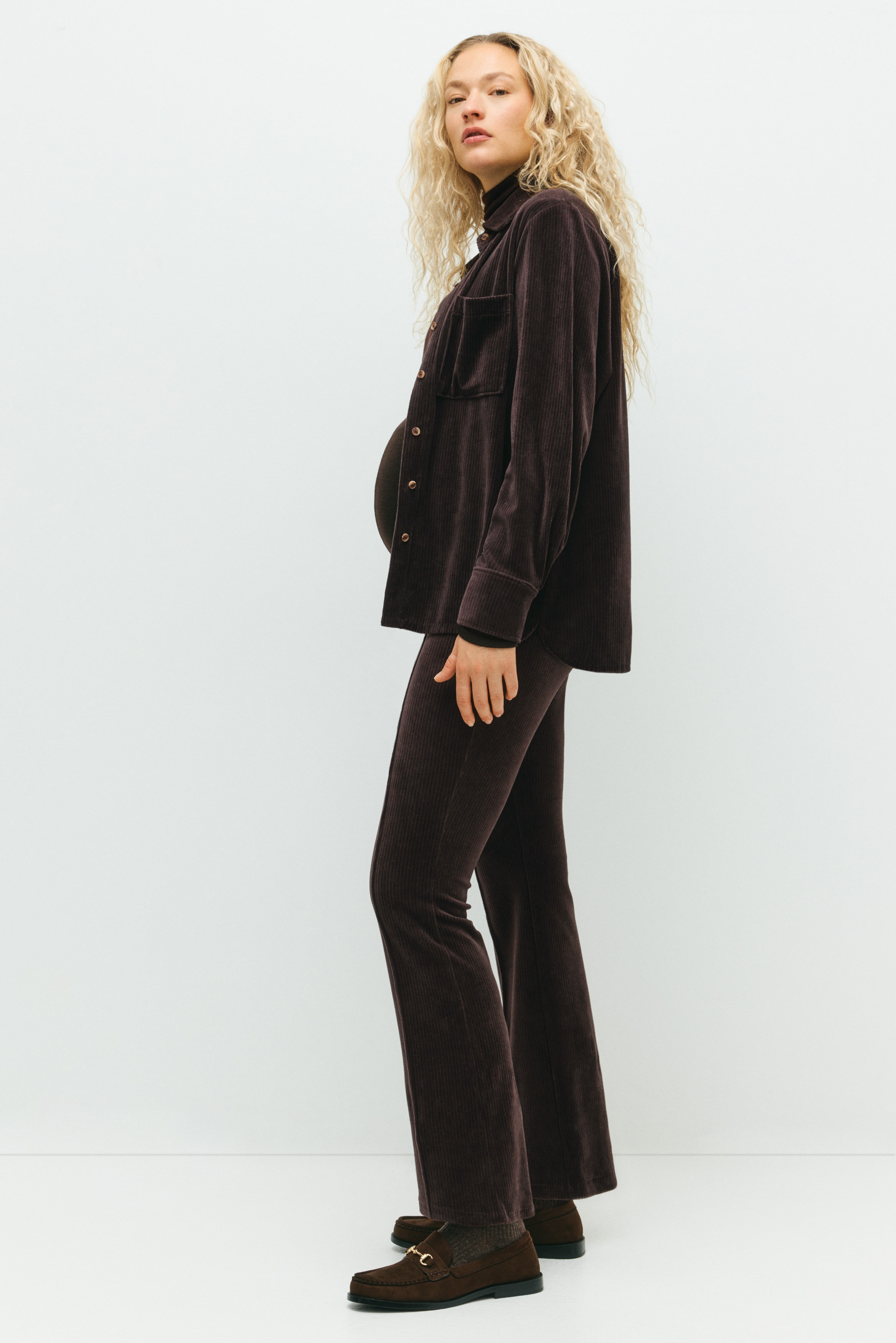 MAMA ベロアフレアパンツ - ダークブラウン - レディース | H&M JP