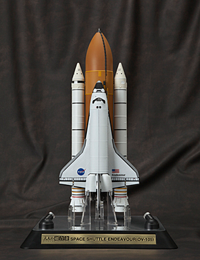 写真で解説する「大人の超合金 スペースシャトル エンデバー」：全高39