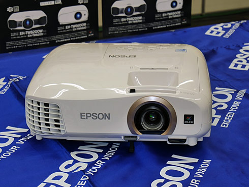 10万円で“非日常”へ――エプソンが3D対応プロジェクター「EH-TW5350S」を