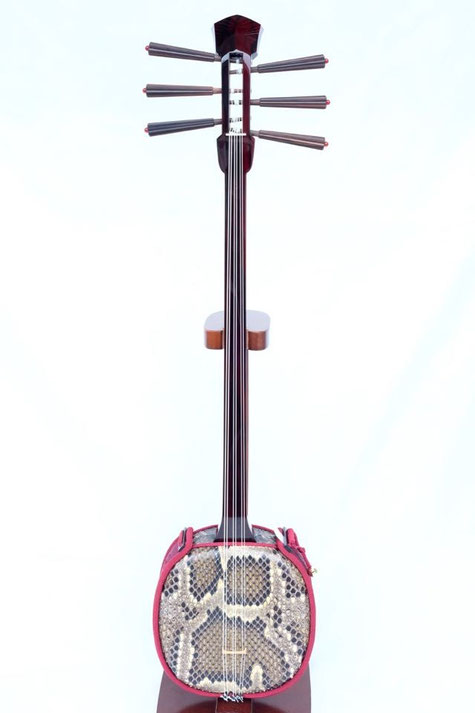 沖縄三線！黒木！黒檀！カマゴン！知念大工型！本蛇皮 本張り【一枚