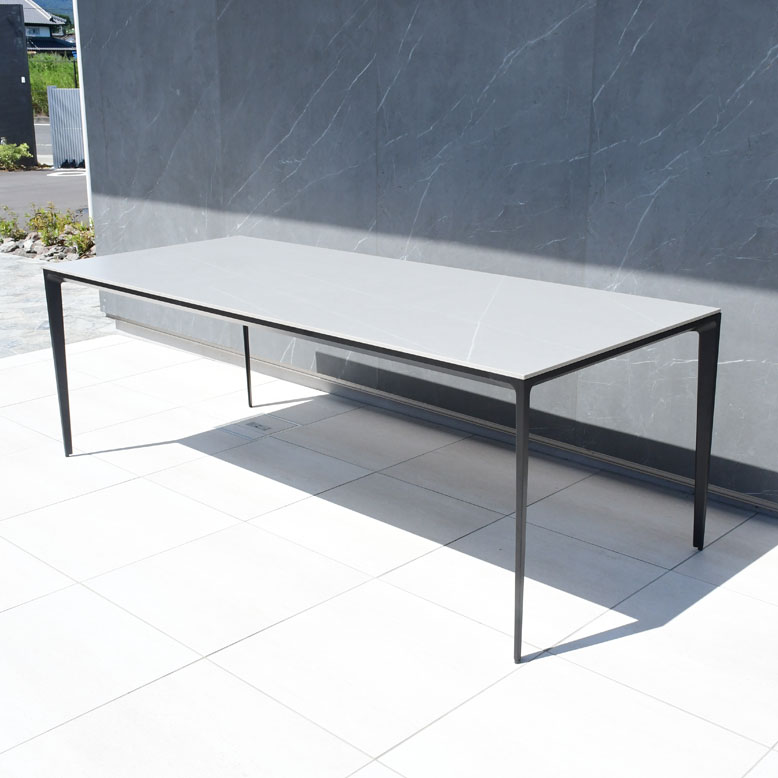 DEPOS セラミックテーブル（DEPOS Ceramic Table）