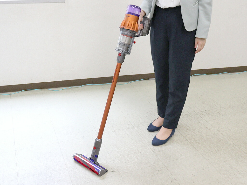 ダイソンのスティッククリーナー「Digital slim」は、強力パワーで重さ
