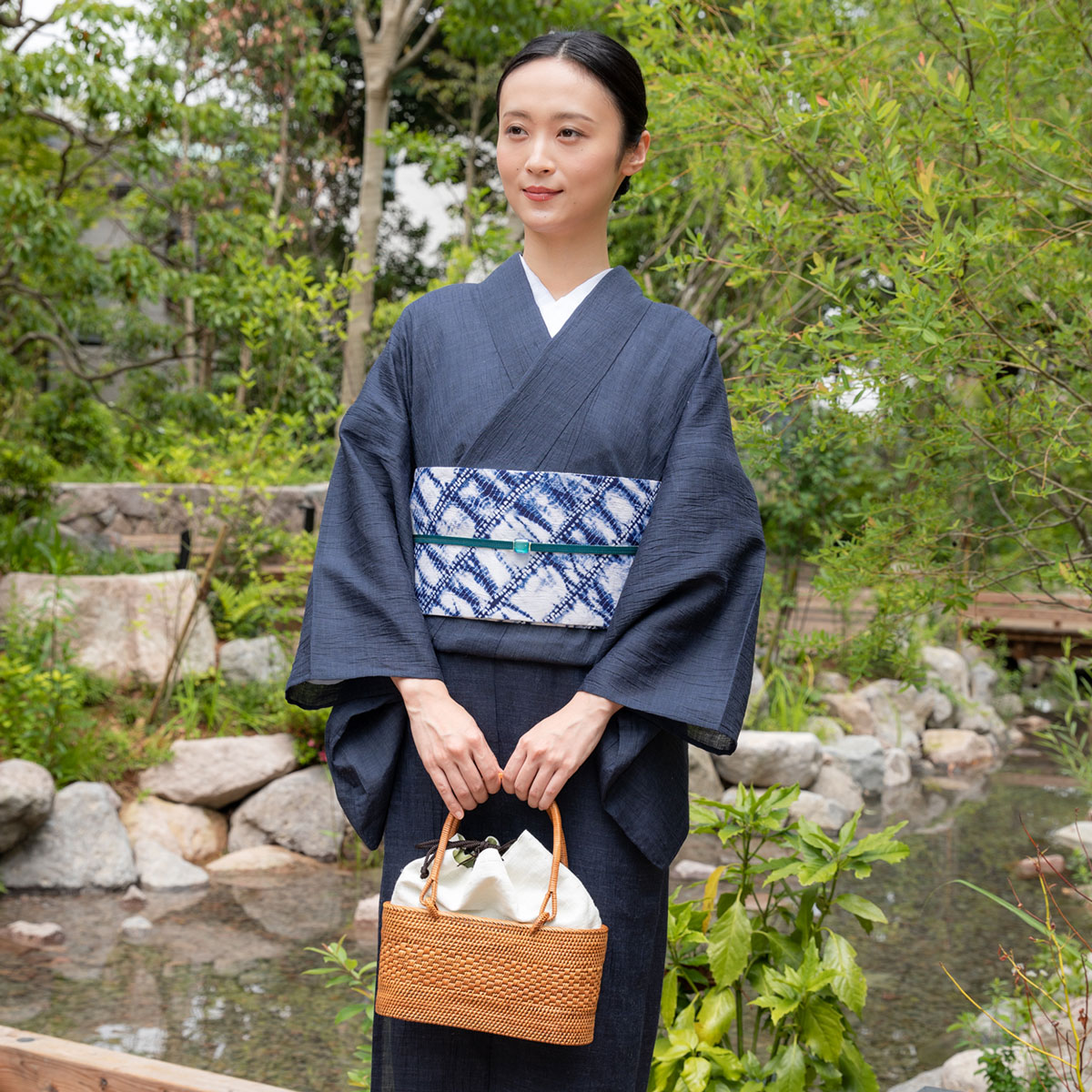 どこから見ても絵になる麻半幅帯【有松鳴海絞】はとても贅沢な一本です