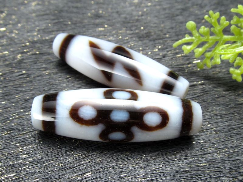 A至純天珠 閃電五眼白天珠 せんでんごがんしろてんじゅ サイズ:約38mm