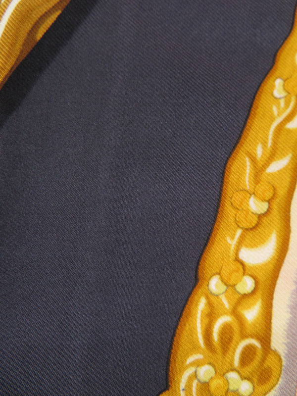 HERMES】【BRISE DE CHARME】【フランス製】エルメス『カレ90 魅惑の