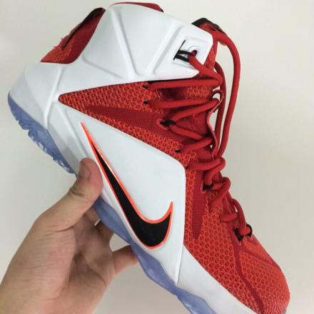 10月30日発売予定】 ナイキ レブロン12 レッド/ホワイト-クリムゾンｰ