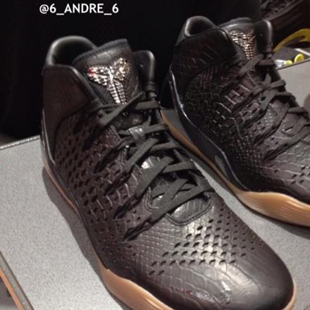 国内8月23日発売予定】 ナイキ コービー9 ミッド EXT ブラック