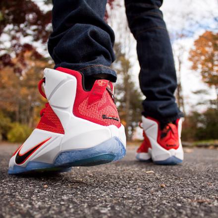 国内12月6日発売予定】 ナイキ レブロン12 ユニバーシティ レッド