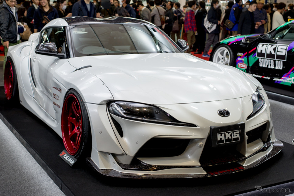 HKSが大迫力ワイドボディの GRスープラ を展示、ドリフト車両も…東京