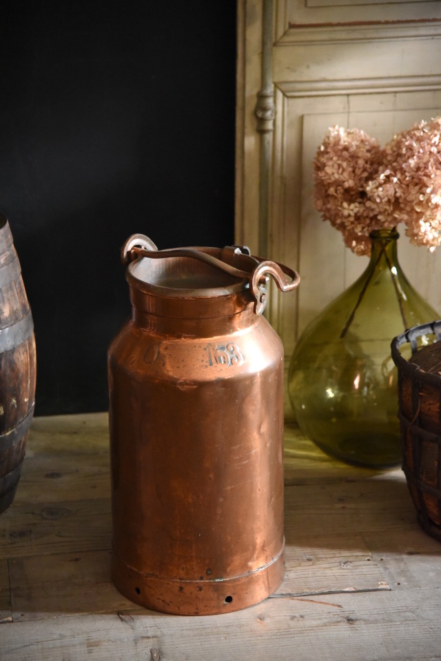 重厚感あるミルク缶