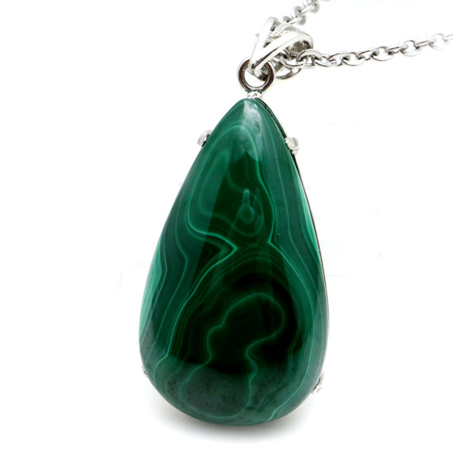 マラカイト | 孔雀石の和名を持つ