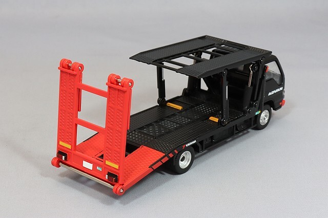 トミカリミテッドヴィンテージ NEO 1/64 いすゞ エルフ 花見台自動車