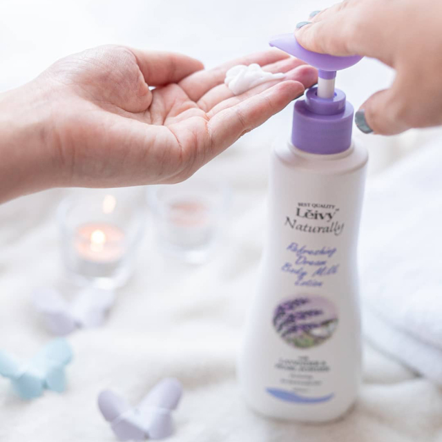 人気 REVEYC WHITE ローション & ミルク セット