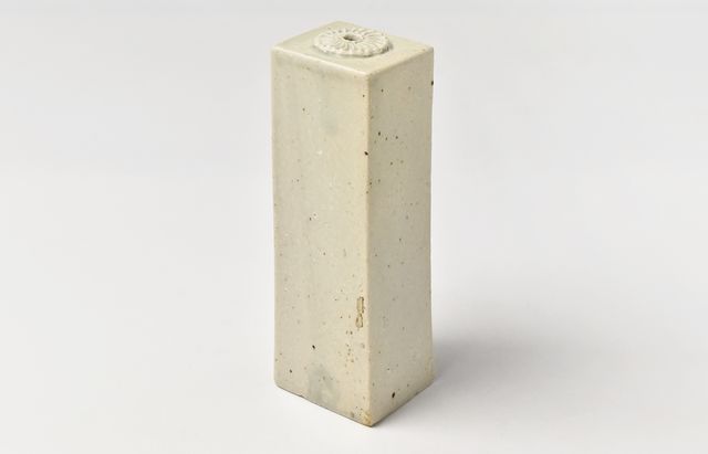 安齋新・厚子 42 米色青磁花入 ｜ 暮らしのうつわ花田 和食器 通販