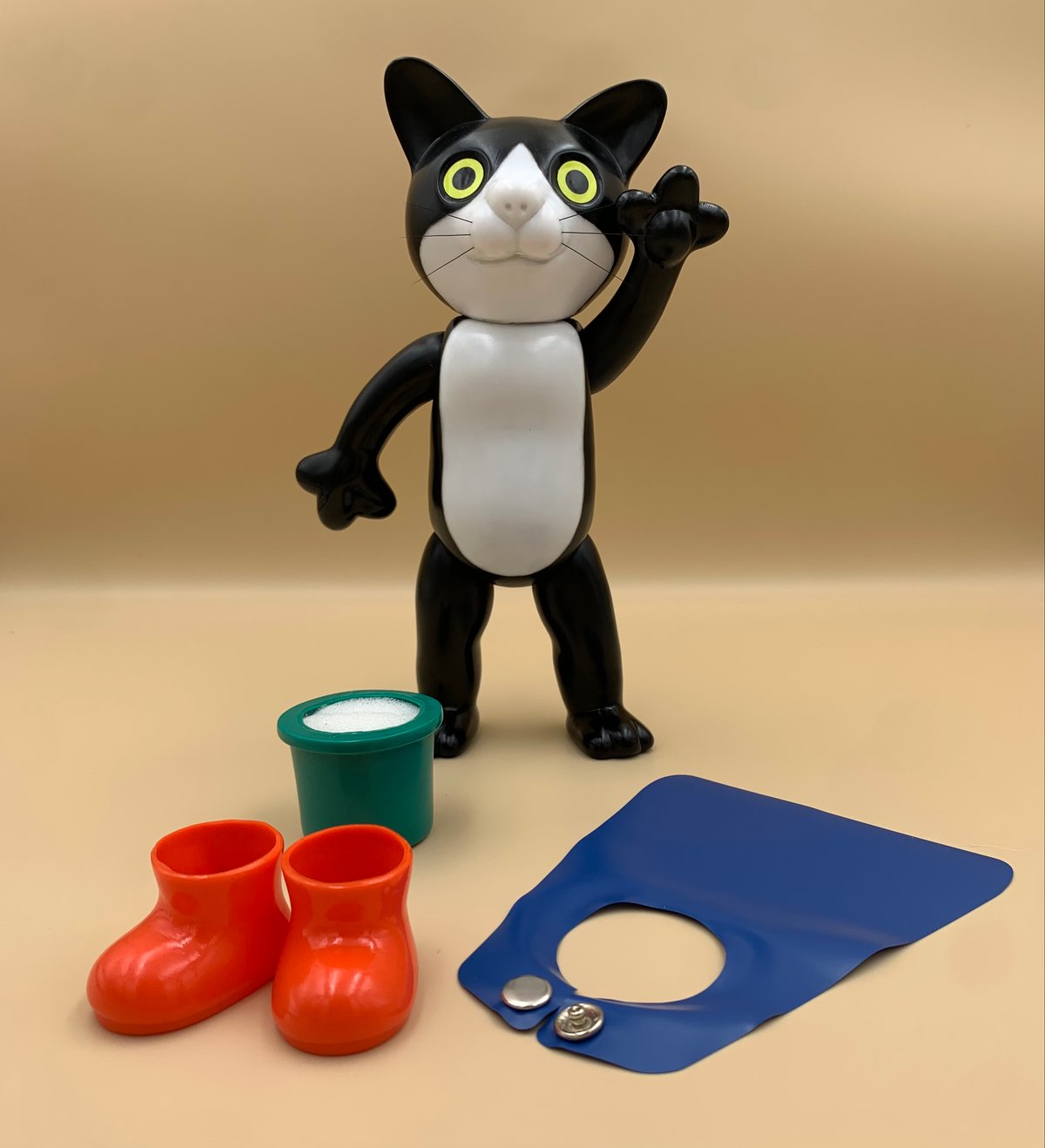 DAGANGUDO originals】クツネコ ハチワレ版 | 駄玩具堂~DAGANGUDO~