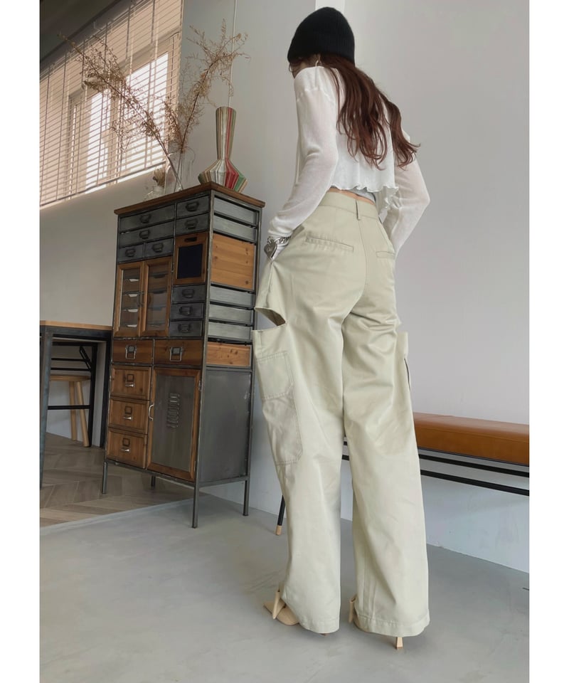 サイドカットタックパンツ / Side Cut Tack Bottoms | FICTION